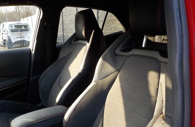 Toyota Corolla cena 53900 przebieg: 61256, rok produkcji 2019 z Pabianice małe 667